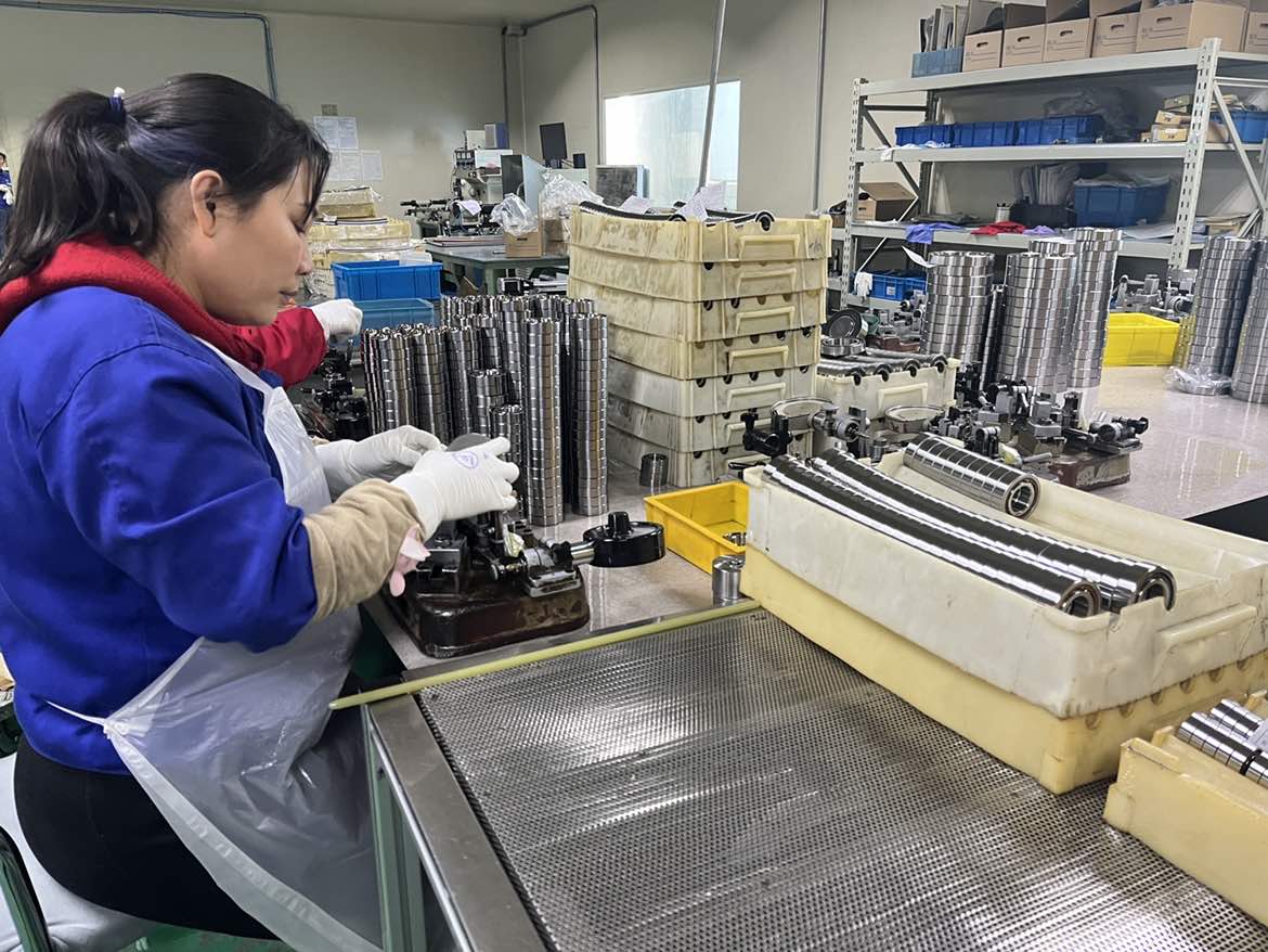 37年主轴轴承厂家告诉您：主轴结构与密封对机床的影响有多大！